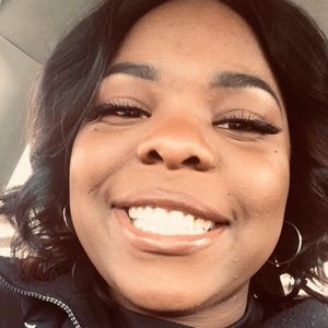 Meet your Posher, Tia